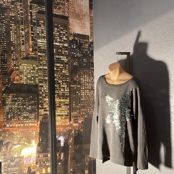 SEVEN7 - sweater: gray rayon / poly l/s w large silver sequin star - L - Picture 9 of 16